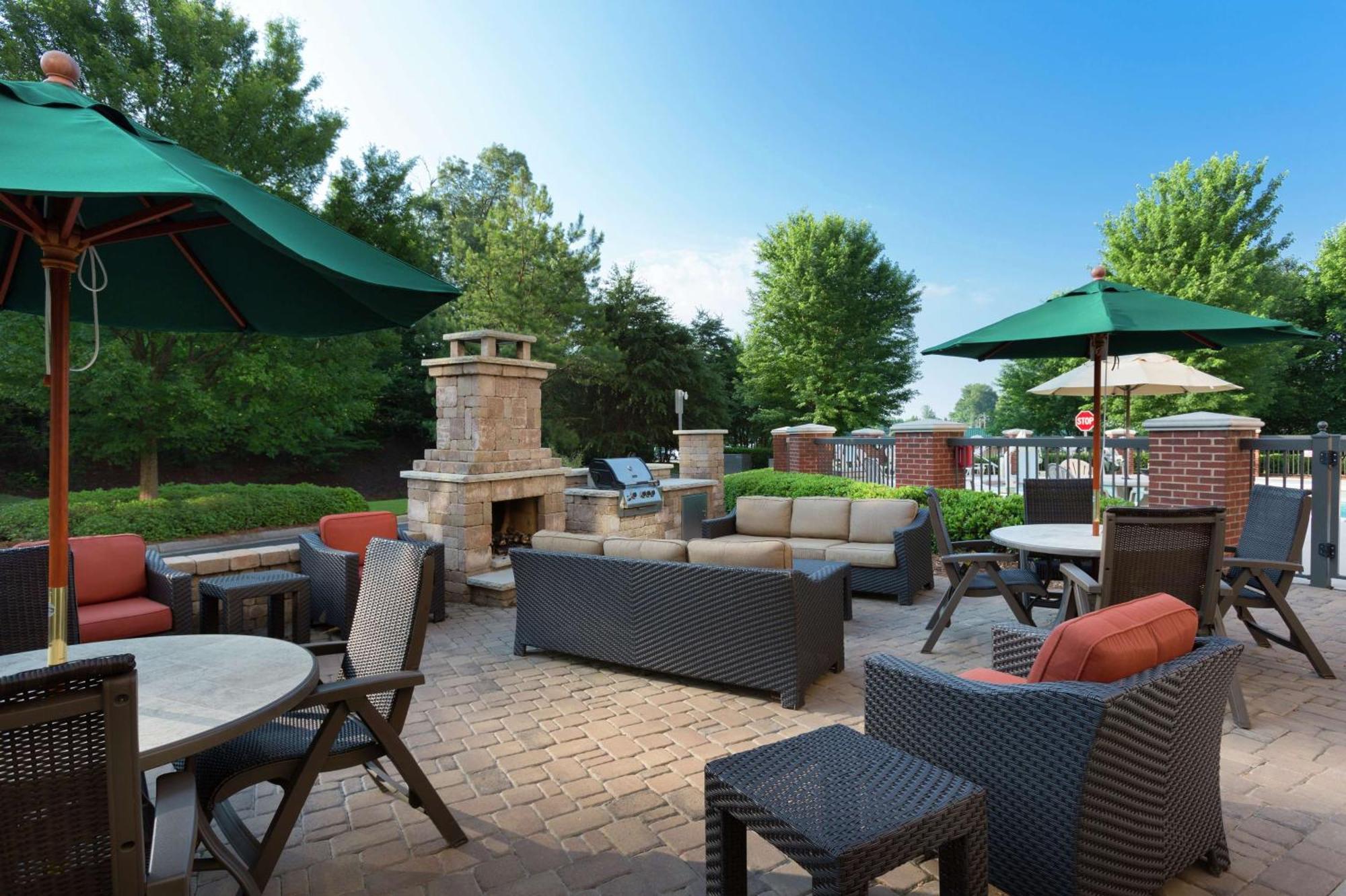 Hampton Inn Belmont At Montcross Kültér fotó